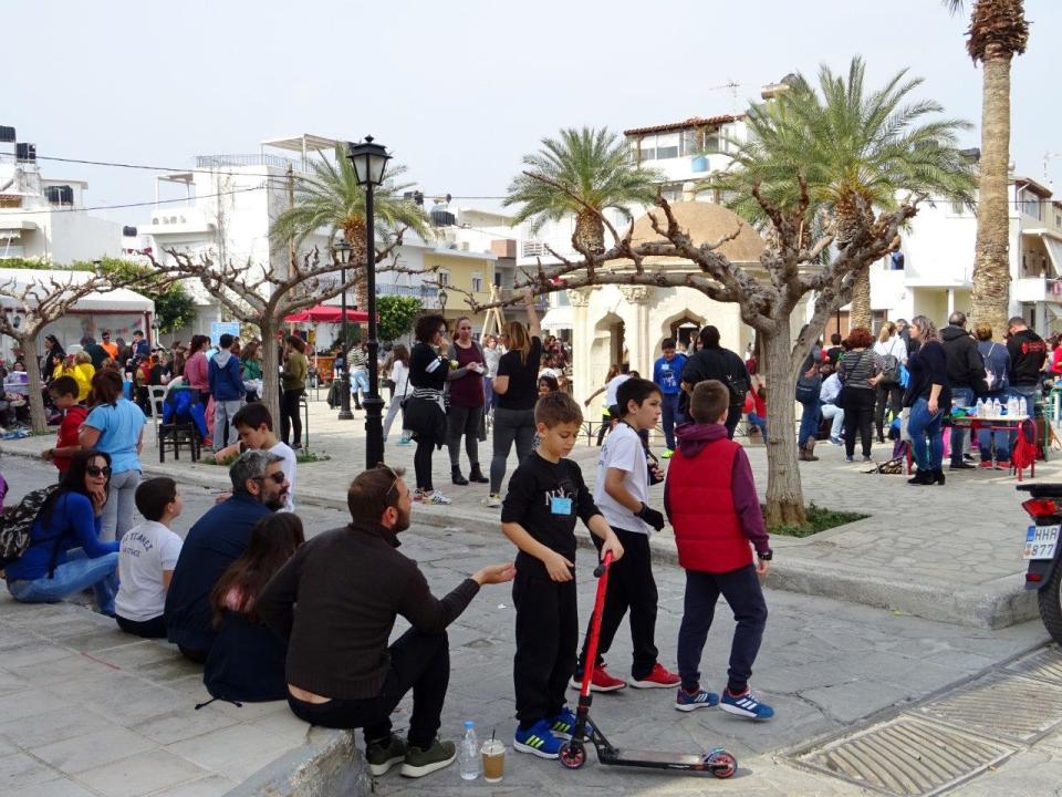 barn children apokries skattjakt ierapetra kreta crete "treasure hunt"